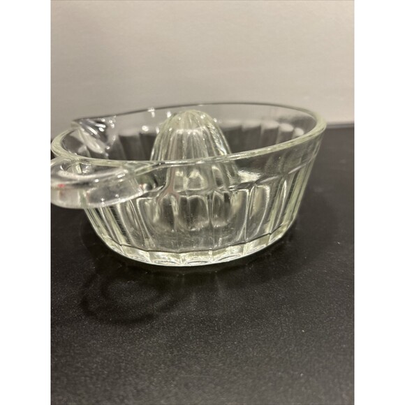 Vintage Heavy Large Clear Glass Hand Juicer Reamer Citrus Orange Lemon Easy Pour - Picture 6 of 10